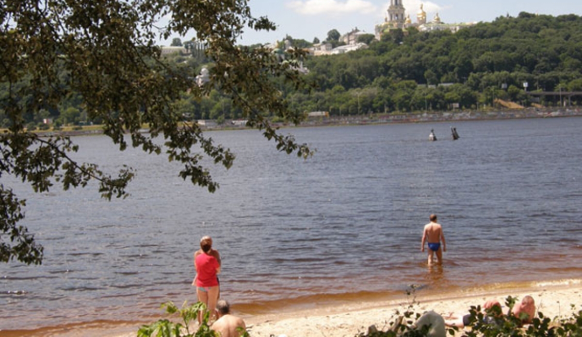Летний сезон: Большинством столичных озер лучше любоваться с берега