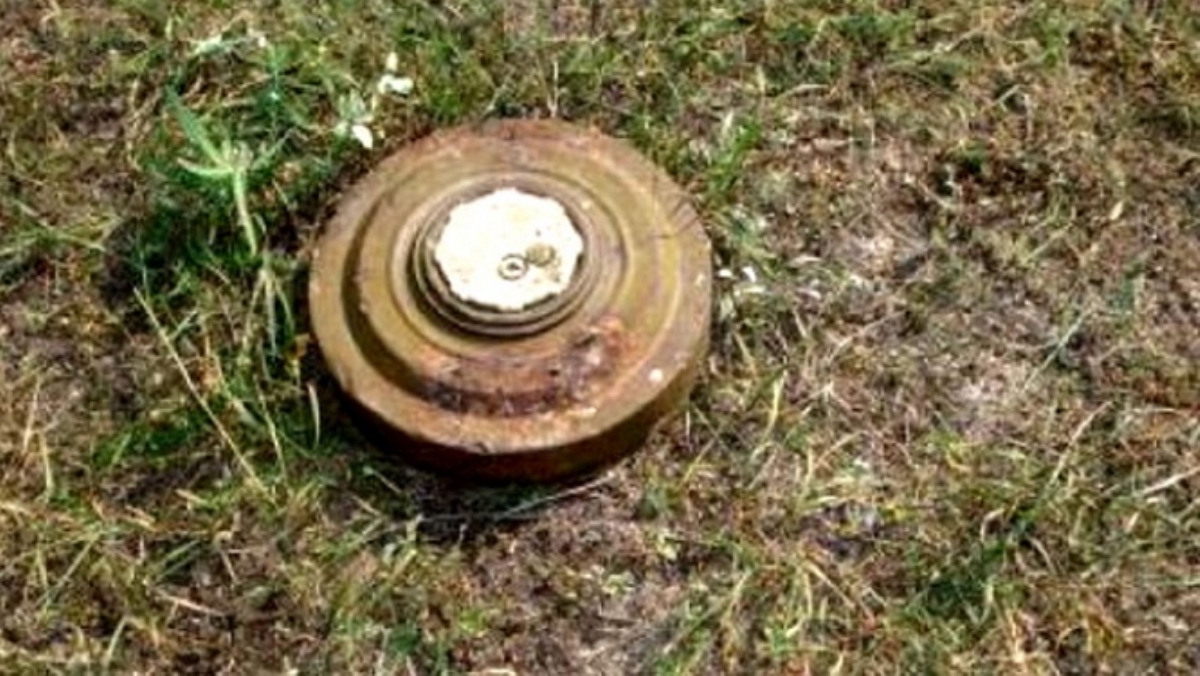 Шесть пограничников подорвались на мине в Луганской области