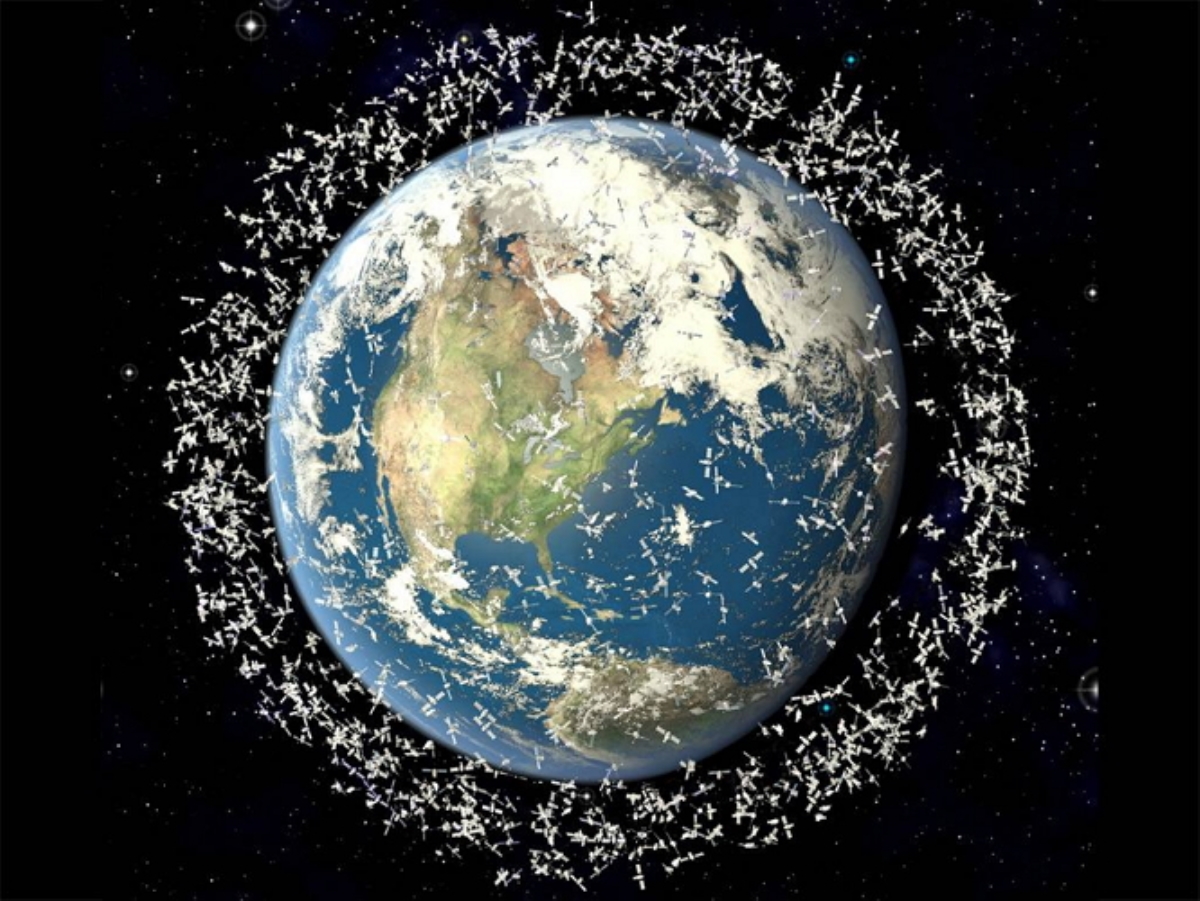 К 2021 году космос около Земли очистят от мусора