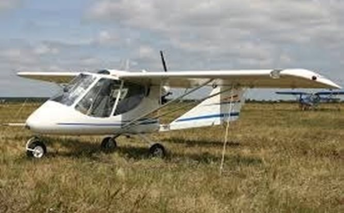 В Черкасской области на кукурузное поле упал частный самолет