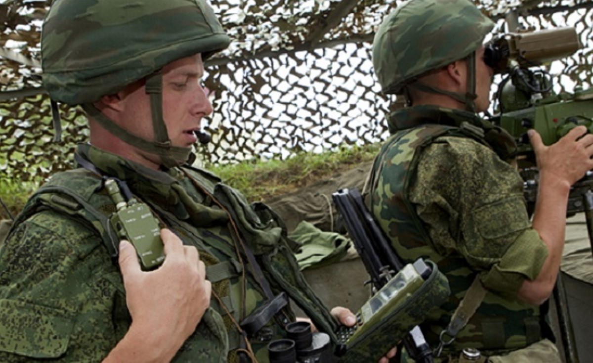 На севере Крыма российские военные обустраивают огневые позиции