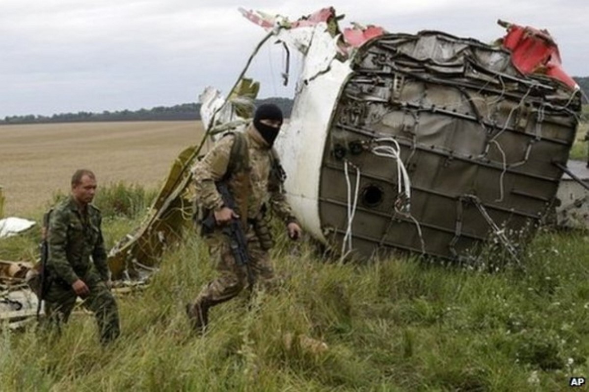 В телах пилотов сбитого Boeing 777 найдены инородные предметы