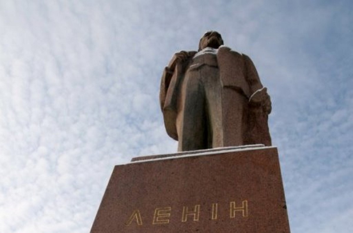 2200 памятников Ленину ожидают своей участи в Украине
