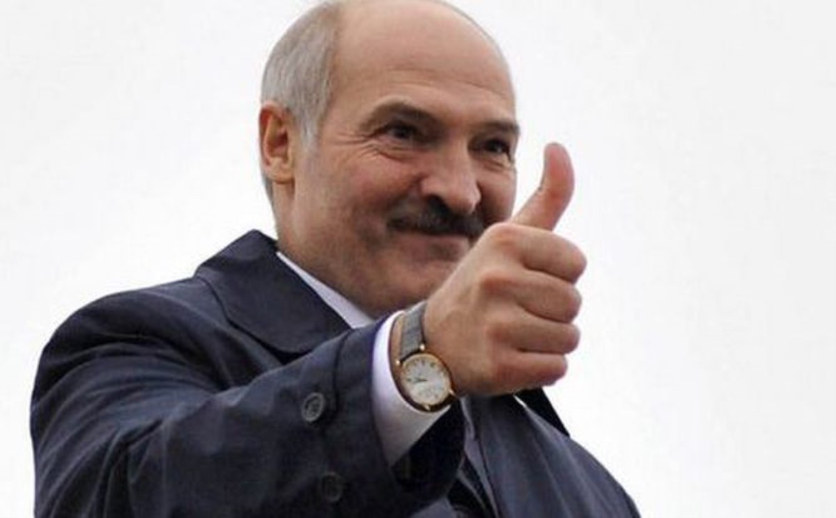 Лукашенко похвалил «великий октябрь» за социальные завоевания