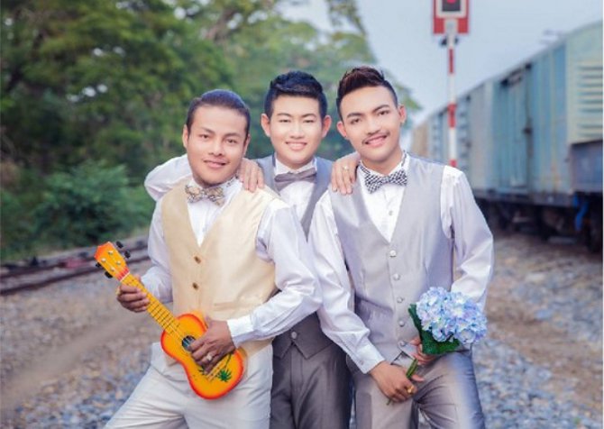 Трое мужчин поженились в Таиланде