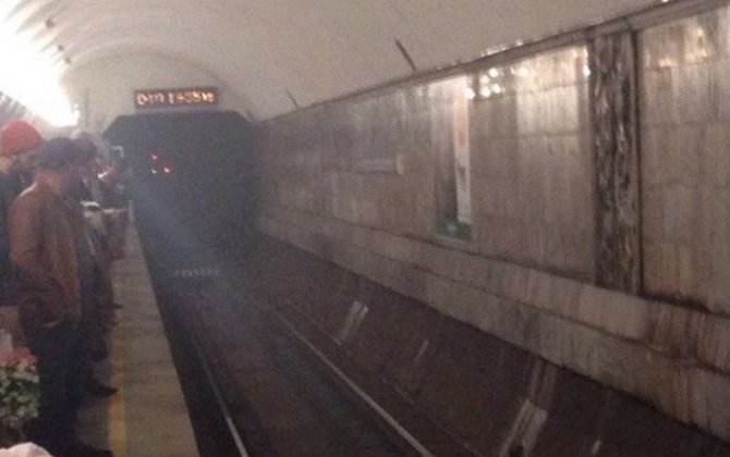 В метро Киева задымились два вагона