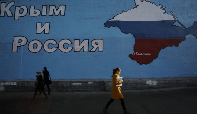 Западные банки заморозили валютные платежные операции крымчан