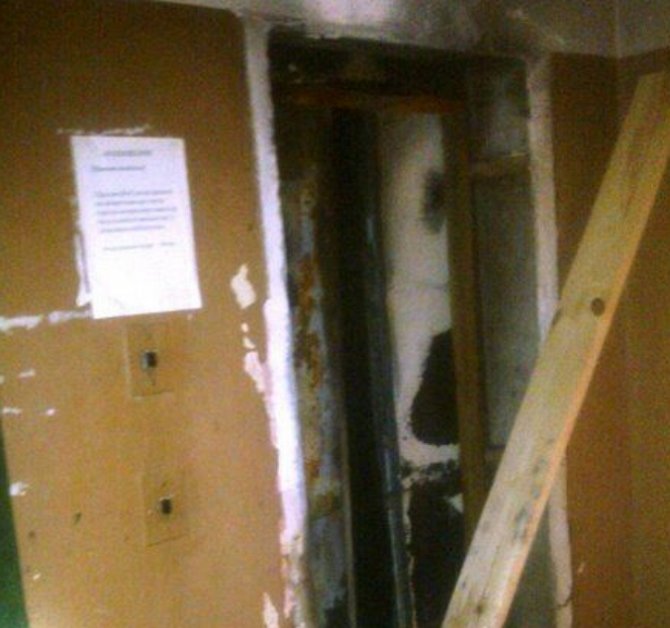 В Киеве в жилом доме загорелся лифт
