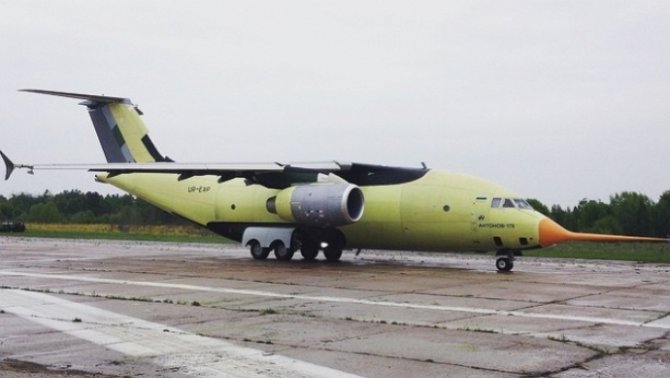 «Антонов» проводит летные испытания нового транспортного самолета Ан-178