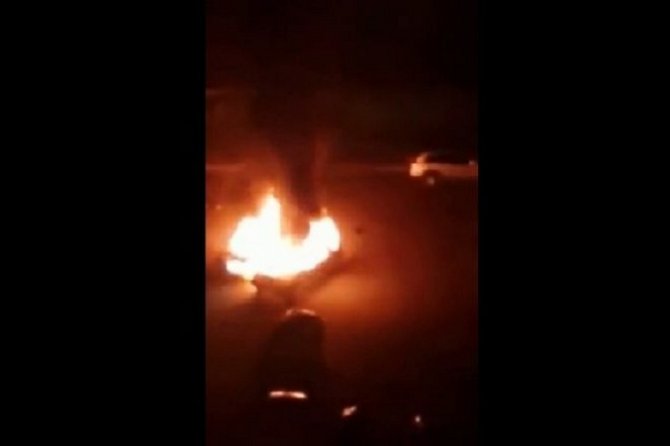 В Киеве во дворе жилого дома сгорели четыре автомобиля