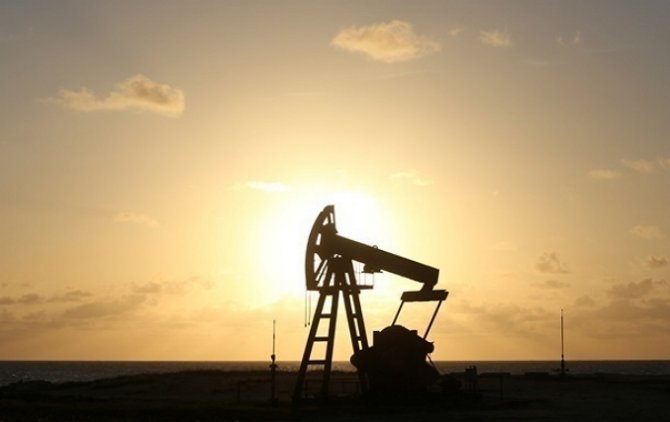 Цены на нефть снизились более чем на два доллара за баррель