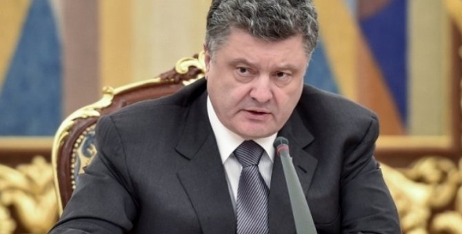 Порошенко призвал украинцев сцепить зубы и научиться жить в "новой Украине"