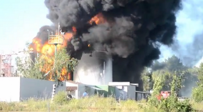 В результате пожара на нефтебазе по Киевом погибли 4 пожарных