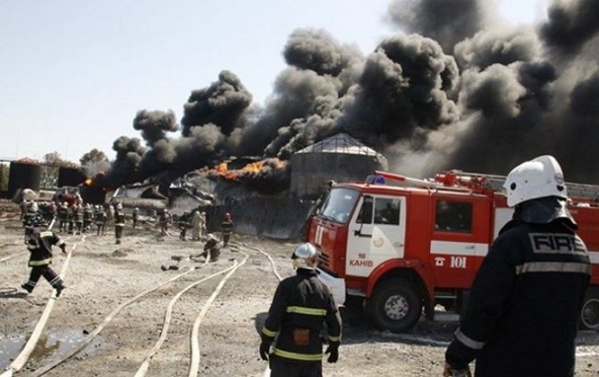 Пожар на нефтебазе под Киевом почти ликвидирован