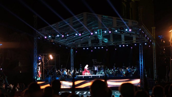 Американская пианистка дала концерт в оккупированном Донецке