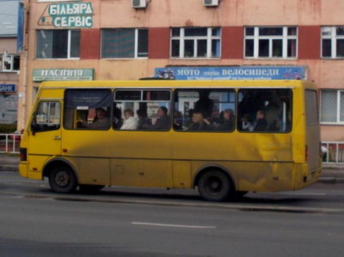 В Нововолынске пассажир выпал из автобуса на ходу