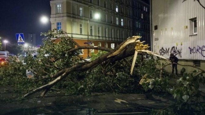 Ураган унес жизнь одного человека в Польше