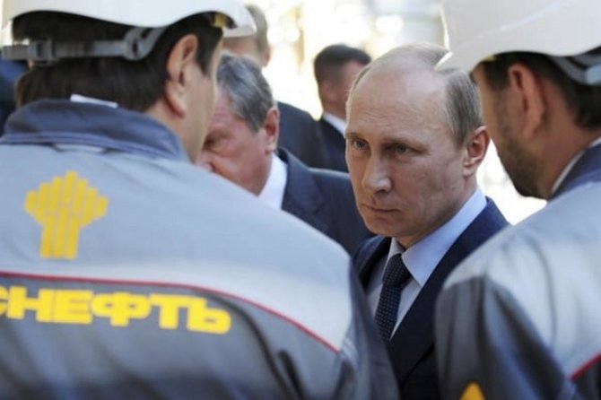 Стоимость российской нефти за год обвалилась в 2,2 раза