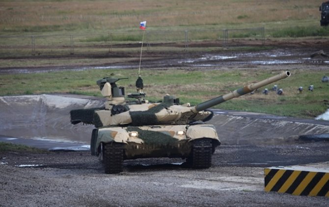 В РФ впервые показали стрельбу из танка "Армата"