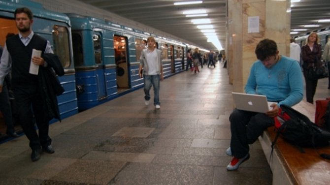 В киевском метро запустили бесплатный Wi-Fi