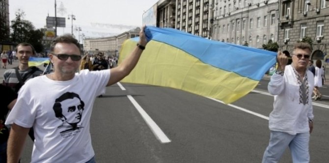 Половина украинцев уверена, что ни одна партия не представляет их интересов - опрос