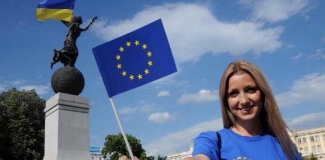 Более половины украинцев хотят вступления в ЕС - опрос