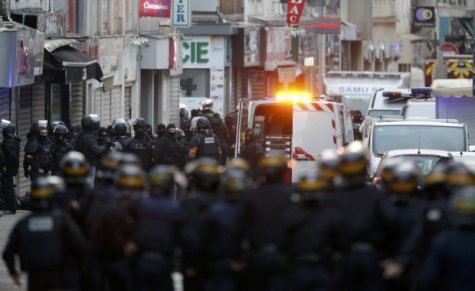В Париже террористка с поясом шахида взорвала себя