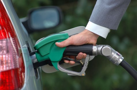В октябре продажи бензина через АЗС сократились на 19% - Госстат