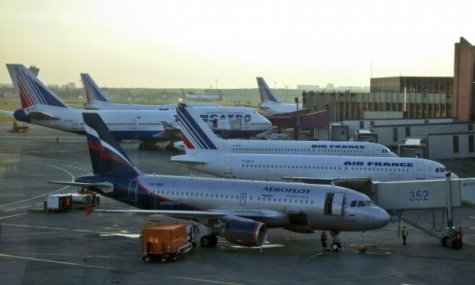Российским авиакомпаниям запретили транзит через Украину