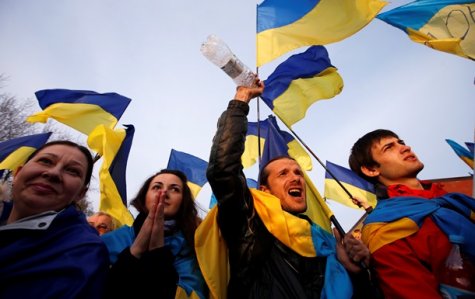 Почти треть украинцев считает, что на Донбассе страна воюет с РФ - опрос