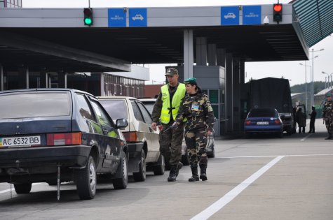 На границе Украины и Польши увеличивается автомобильная очередь