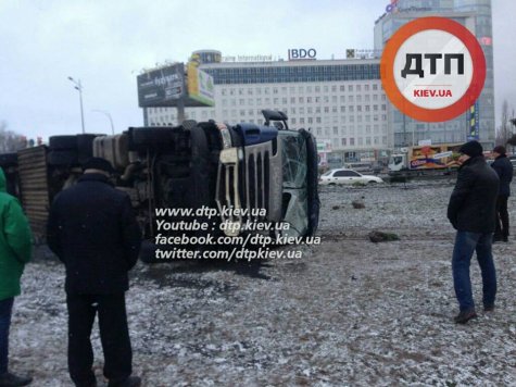 В Киеве произошло масштабное ДТП, погиб полицейский