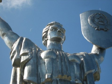 Со щита монумента Родина-мать уберут герб СССР