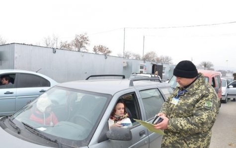 На Донбассе могут закрыть пункты пропуска из-за обстрелов