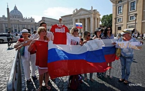 Россияне поддерживают курс Кремля в отношении Украины - опрос