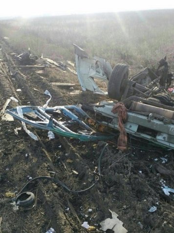 Опубликованы фото с места взрыва микроавтобуса под Марьинкой