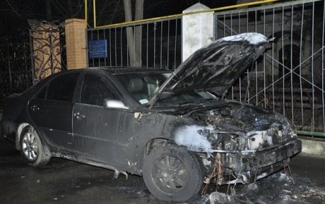В Одессе подожгли автомобиль священника