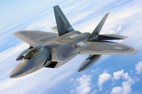 США начали переброску в Европу истребителей F-22 Raptor