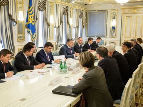Порошенко призвал страны "большой семерки" поддержать введение полицейской миссии ОБСЕ на Донбассе