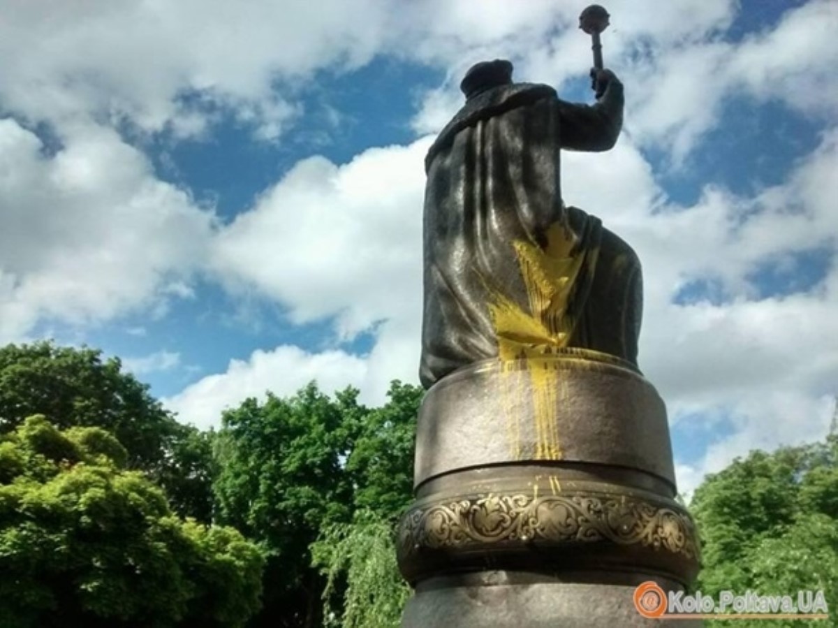 В Полтаве памятник Мазепе подвергся акту вандализма