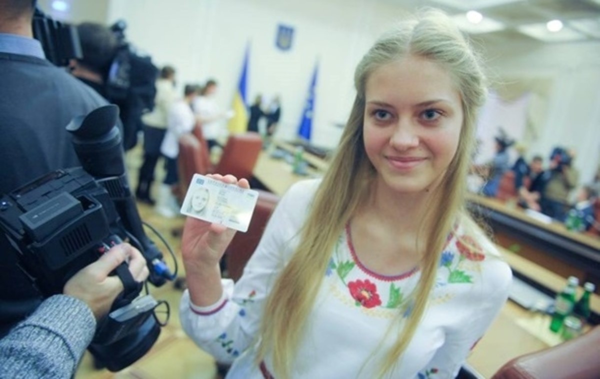 Рада одобрила замену паспортов на ID-карты