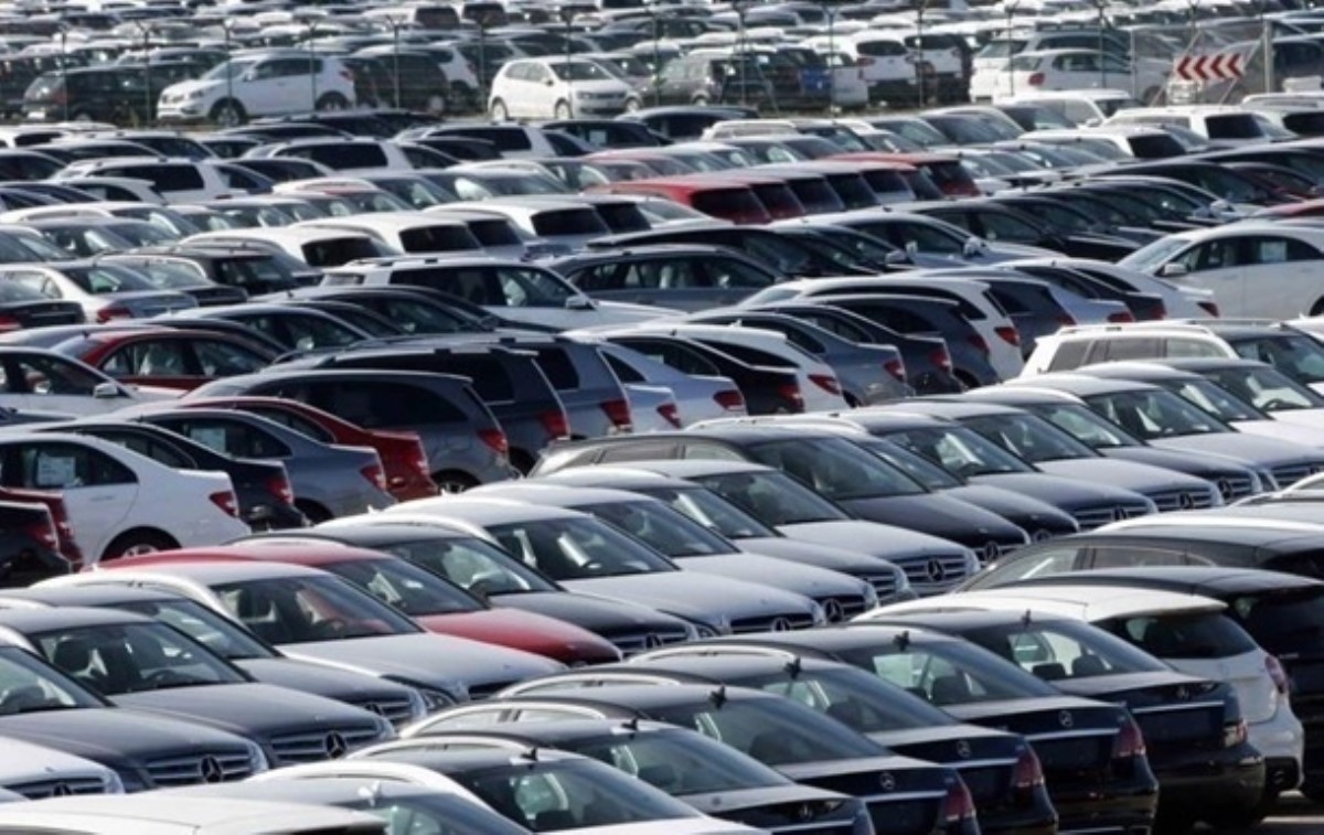 Продажи подержанных автомобилей упали в Украине почти вдвое