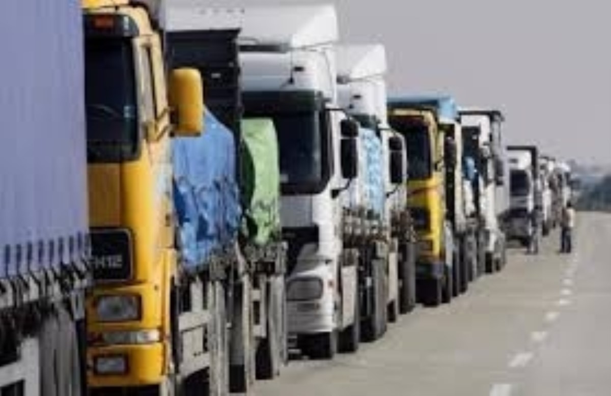 Фуры ежегодно наносят дорогам Украины убытков на 2 миллиарда гривен