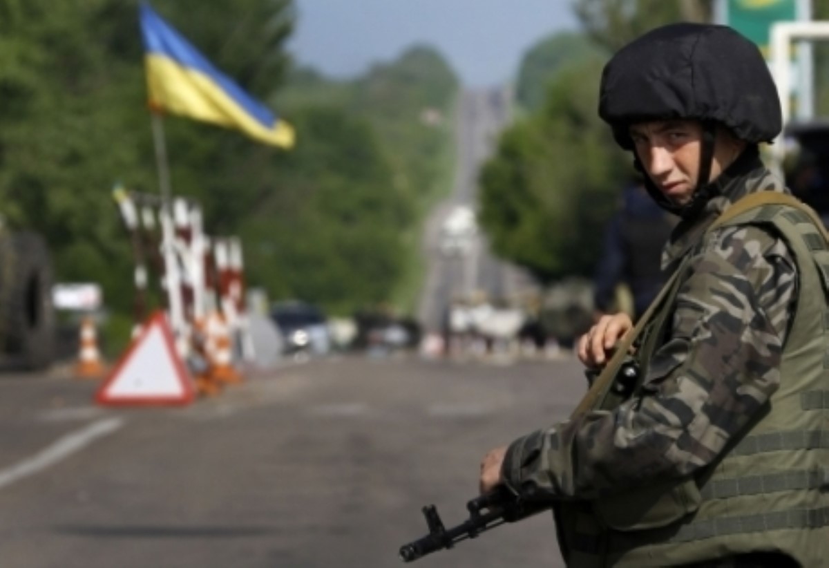 У Порошенко объяснили последствия военного положения в Украине