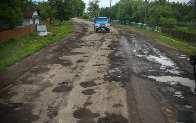 Украина лидирует в рейтинге стран с худшими дорогами