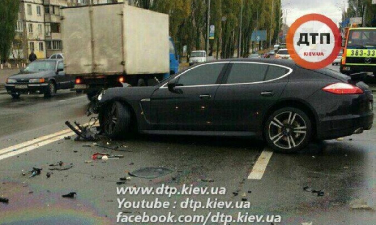 В Киеве произошло смертельное ДТП с участием Porsche