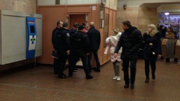 В метро Киева подстрелили полицейского