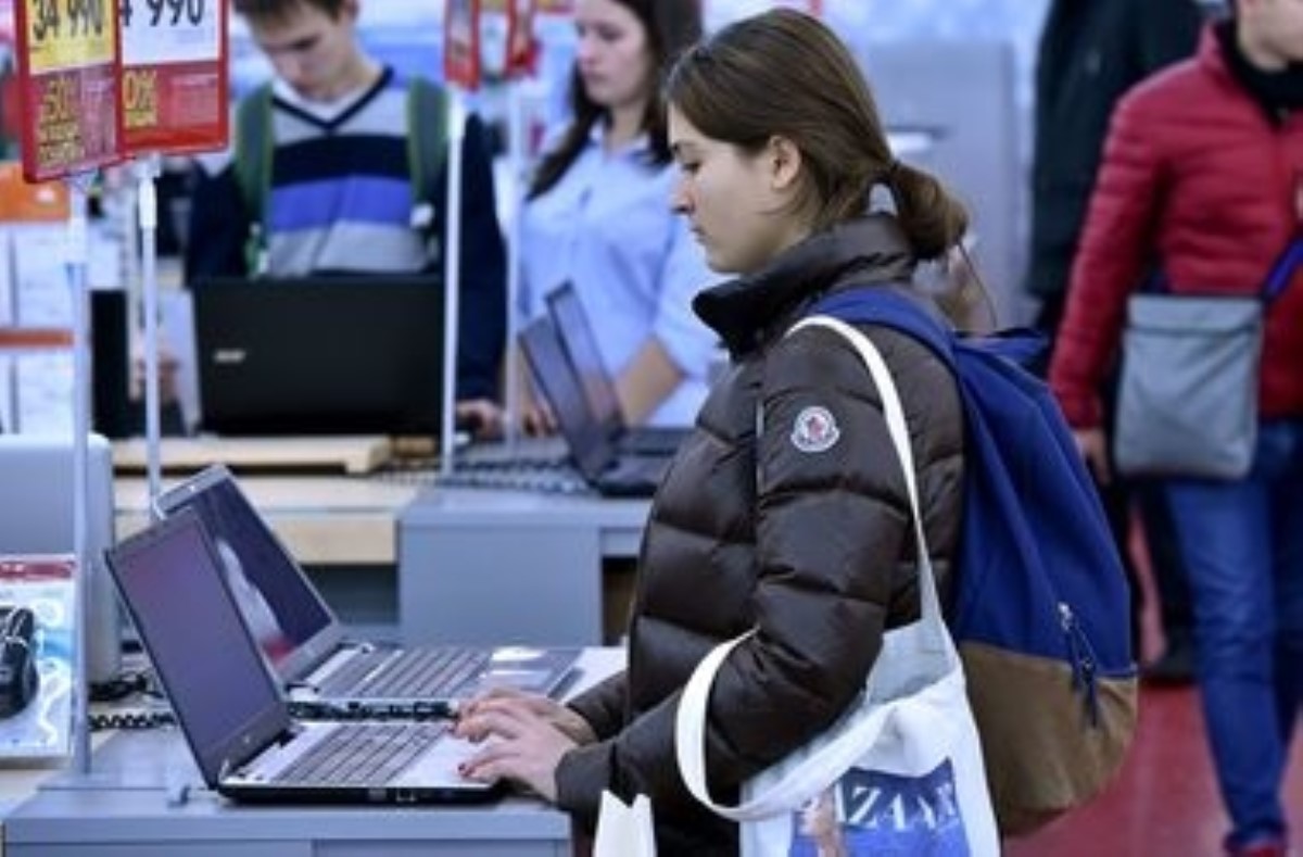 Украинцы массово скупают бытовую технику и электронику