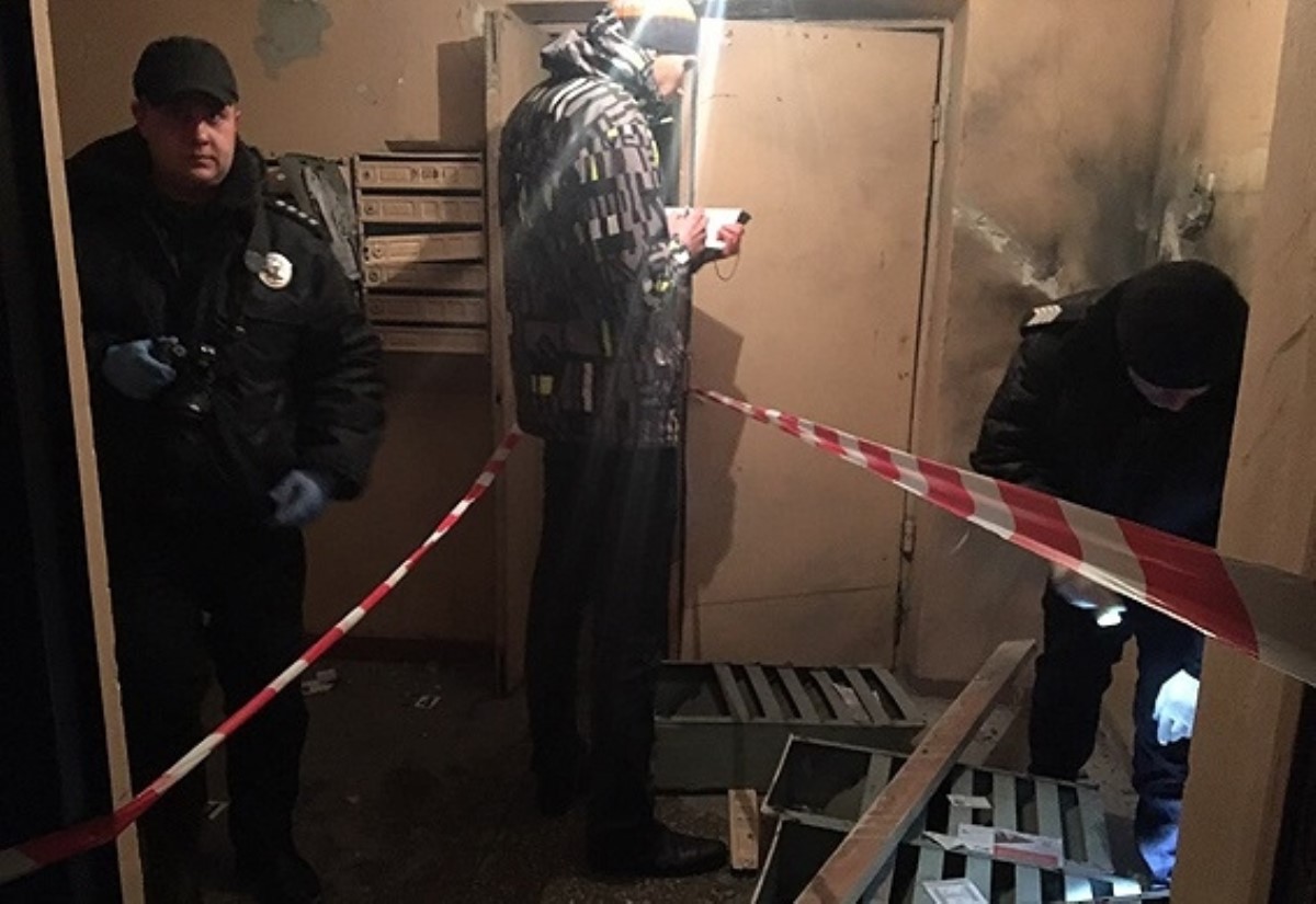 В Киеве в подъезде жилого дома взорвалась граната