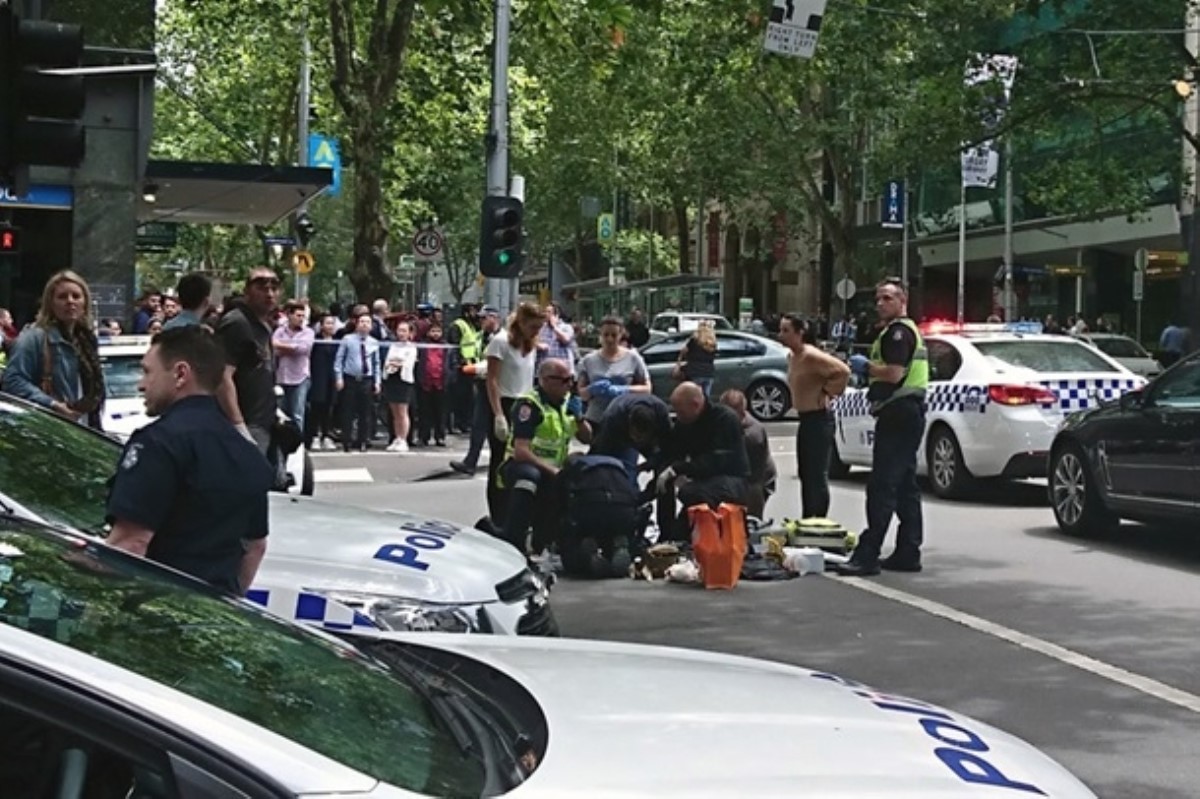 В Мельбурне водитель умышленно направил авто в толпу пешеходов